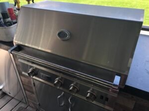 Closed lid of clean grill