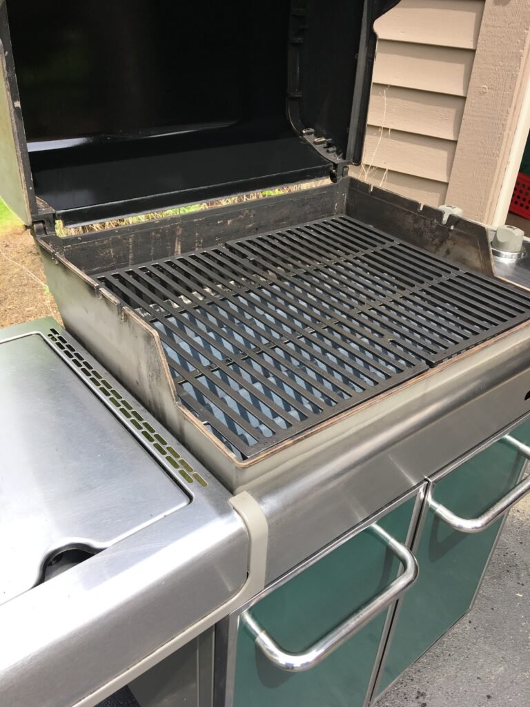 Like-new clean grill grate on green grill